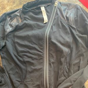 Lululemon jacket size 4
